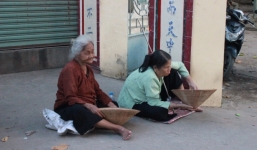 Xuất hiện nhiều 'cái bang' xin tiền người du xuân dịp Tết